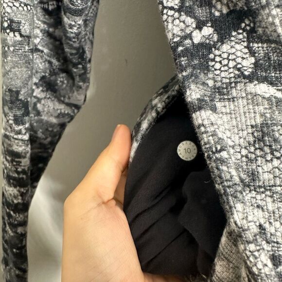 Lululemon Scuba Hoodie womens 10 Light Cotton Fleece Masked Lace Starlight Black - Picture 5 of 5